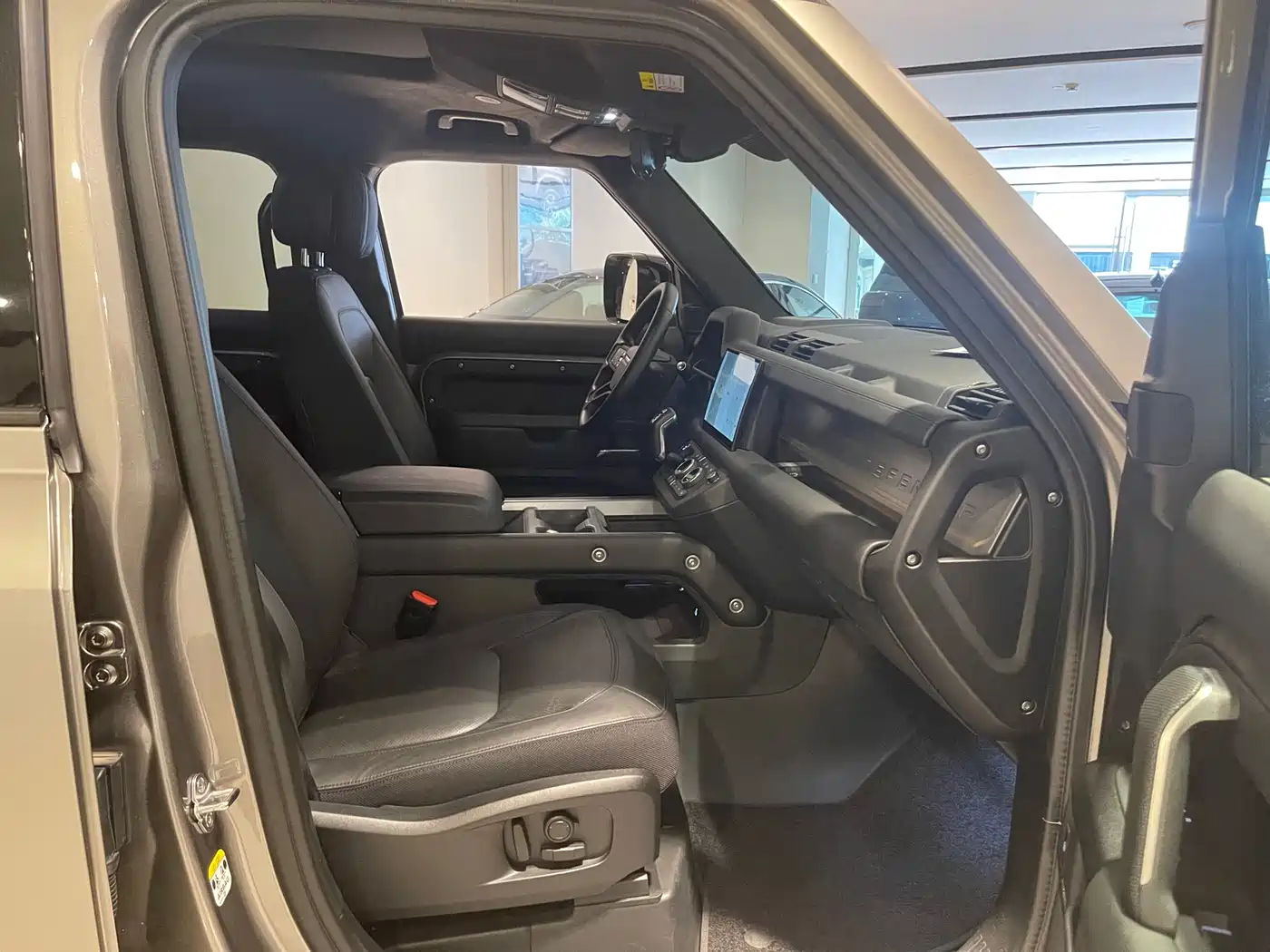 Land Rover Defender 2025 110 3.0T P400 X фото 6