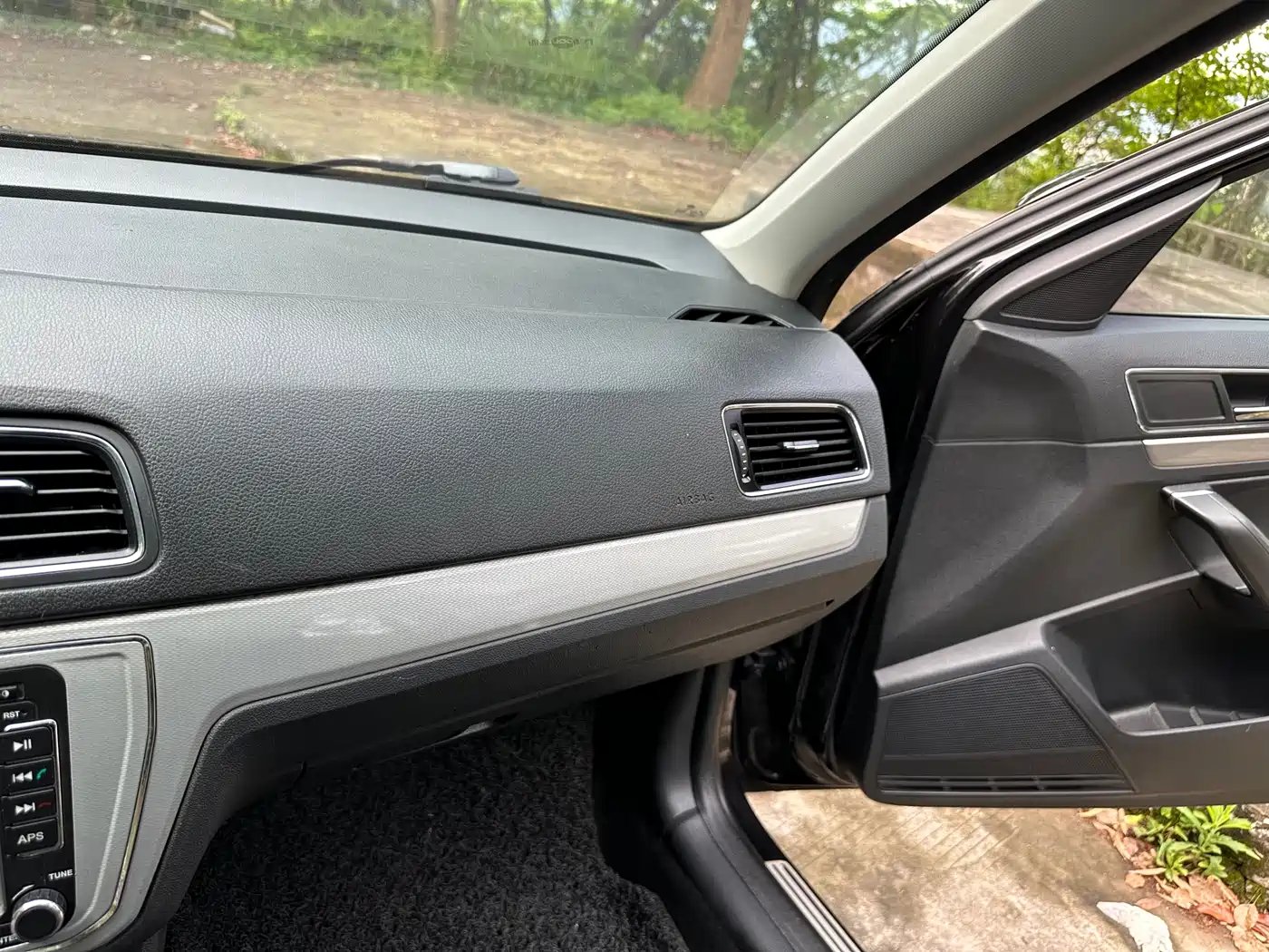 Volkswagen Lavida 2015 1.6L Automatic Comfort Edition фото 18
