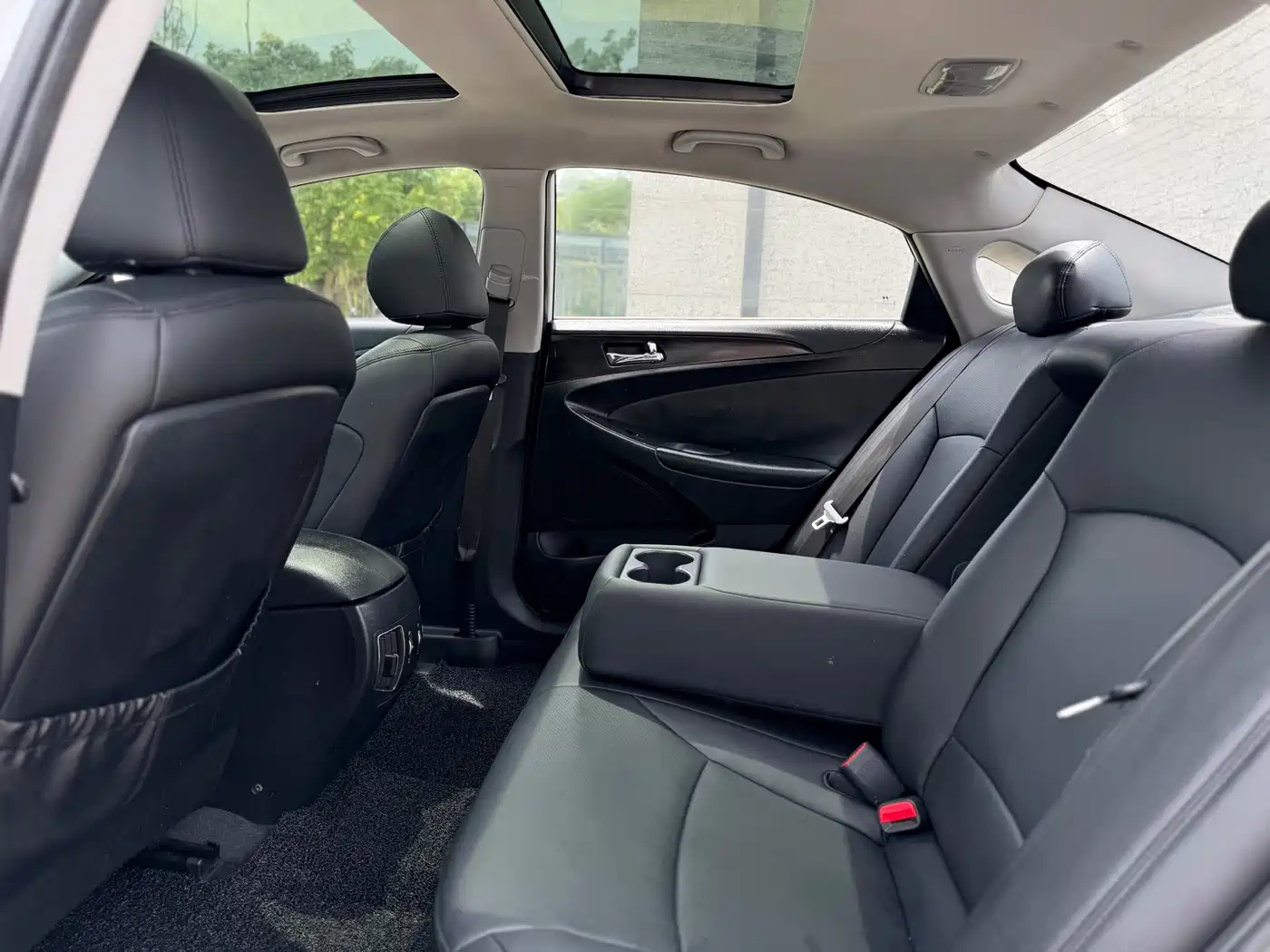 Hyundai Sonata 2011 2.0L Auto Supreme Edition фото 7