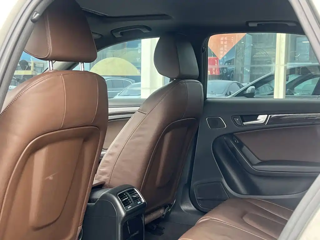 Фото 8 - Audi A4L