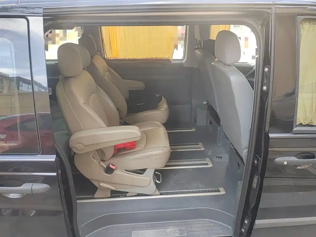 Mercedes-Benz Vito 2011 2.5L 7-Seat Executive Edition фото 15