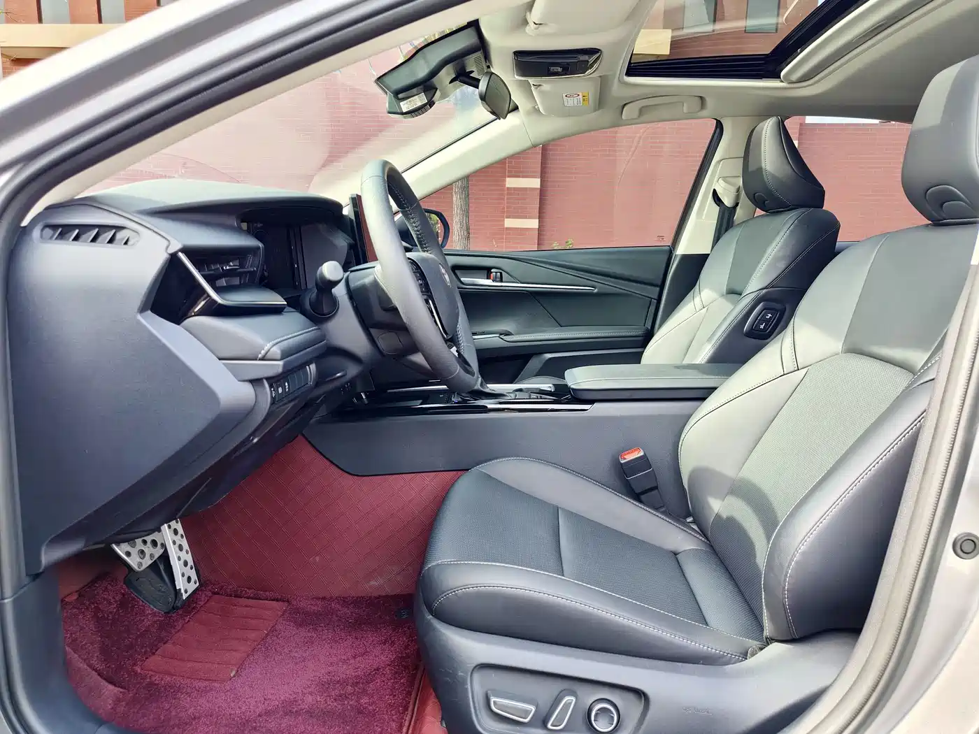 Toyota Camry 2026 Hybrid 2.0HSE Sport Lite Edition фото 4