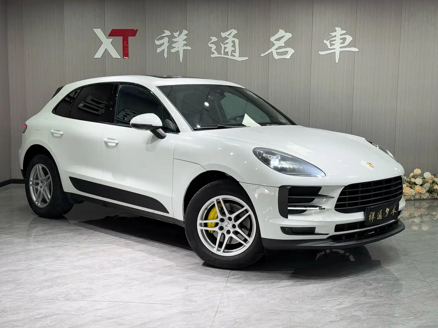 PORSCHE MACAN