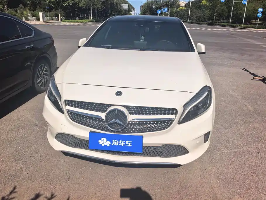 Mercedes-Benz A-Class (Import) 2018 A 200 Sport фото 2