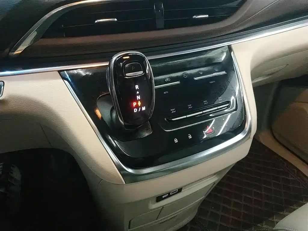Buick GL8 2021 Land Business Class 652T Luxury фото 6