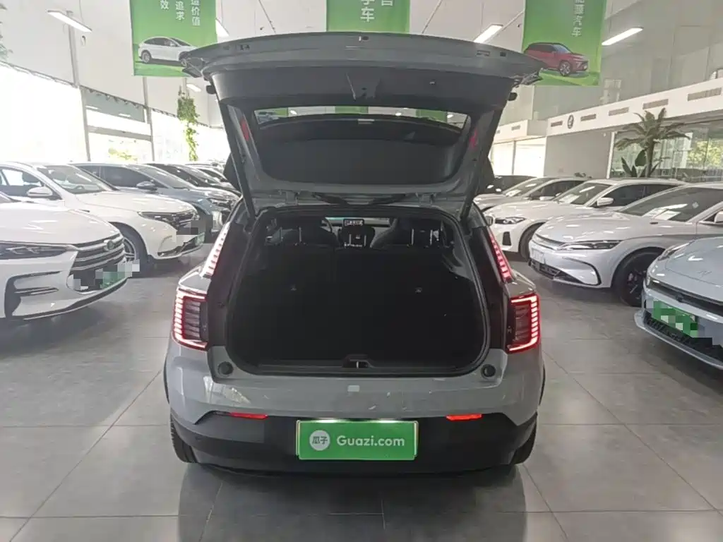 Volvo EX30 2024 2025 RWD Long Range Ultra