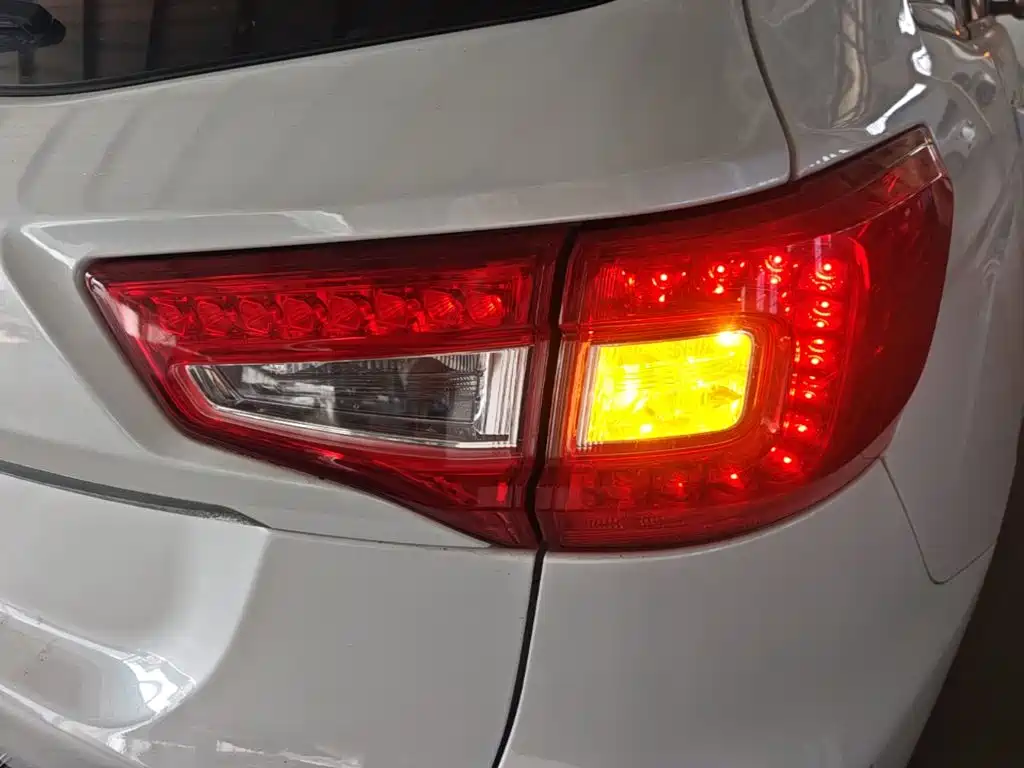 Фото 24 - Changan CS75