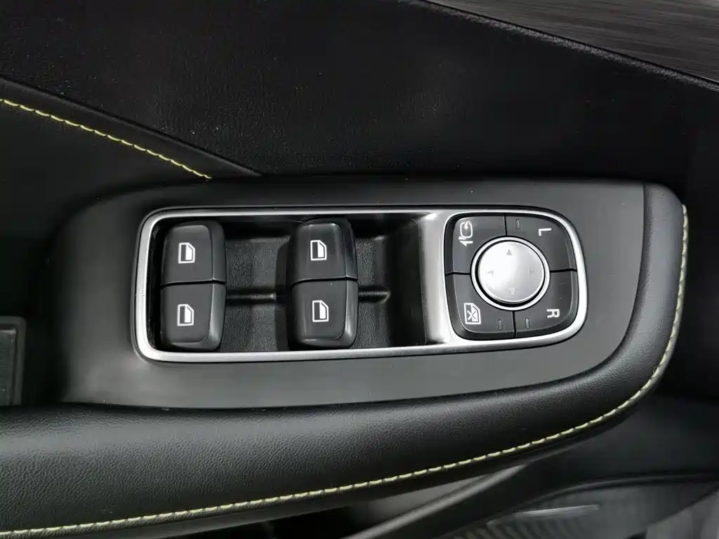 ROEWE RX5 NEW ENERGY