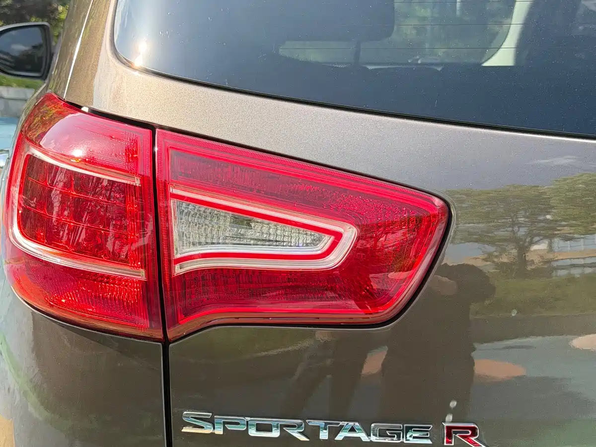 Kia Sportage 2014 2.0L Automatic 2WD Premium фото 10