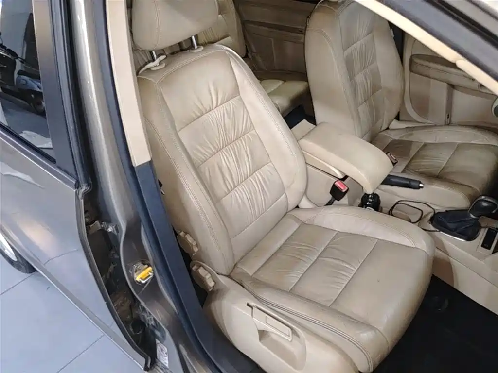 Volkswagen Touran 2015 1.4T DSG Comfort Edition 5-seater фото 25