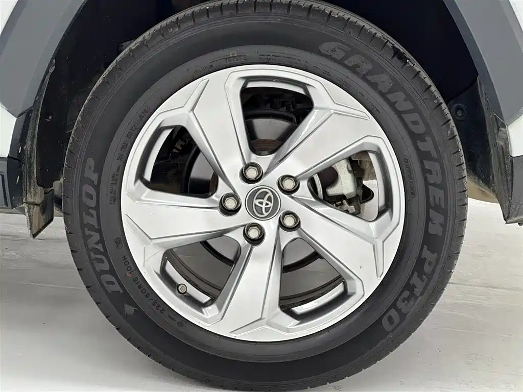 Toyota RAV4 Rongfang 2022 2.0L CVT 2WD Trend Edition фото 8