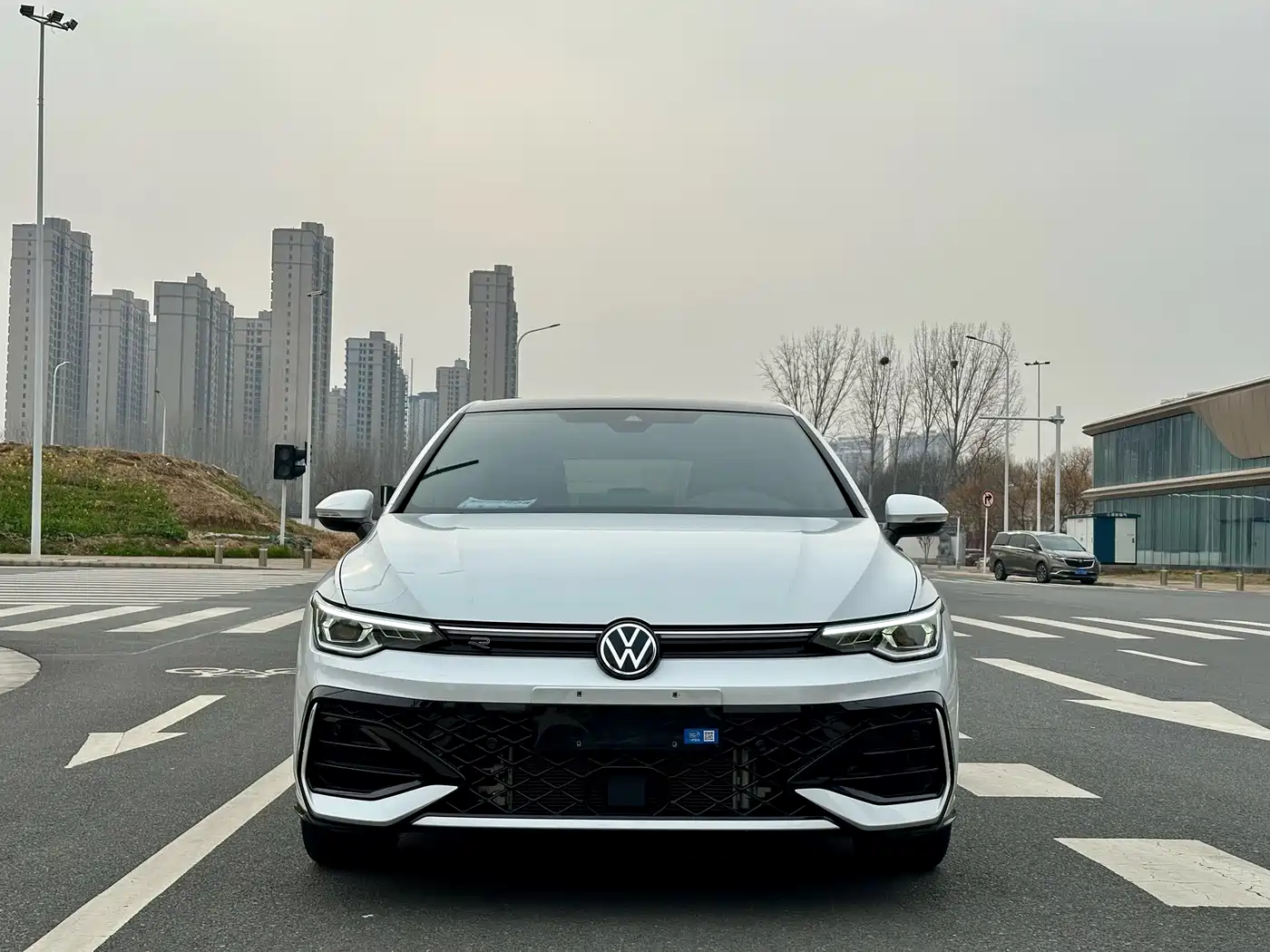 Volkswagen Golf 2025 300TSI R-Line фото 2