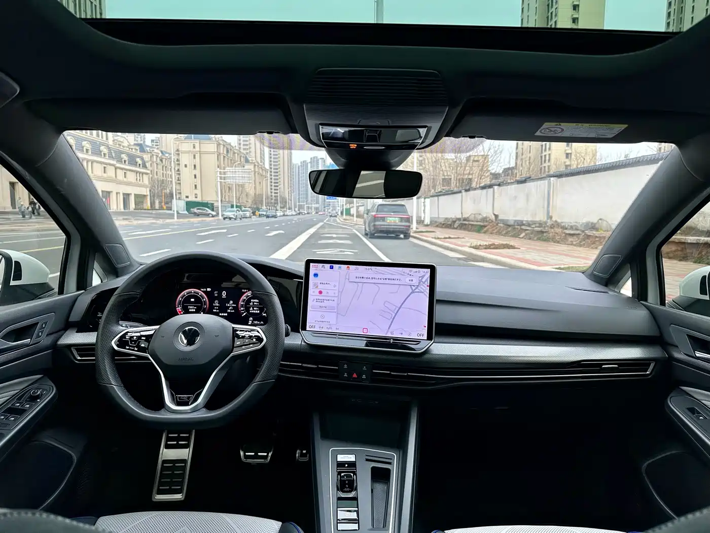 Volkswagen Golf 2025 300TSI R-Line фото 5