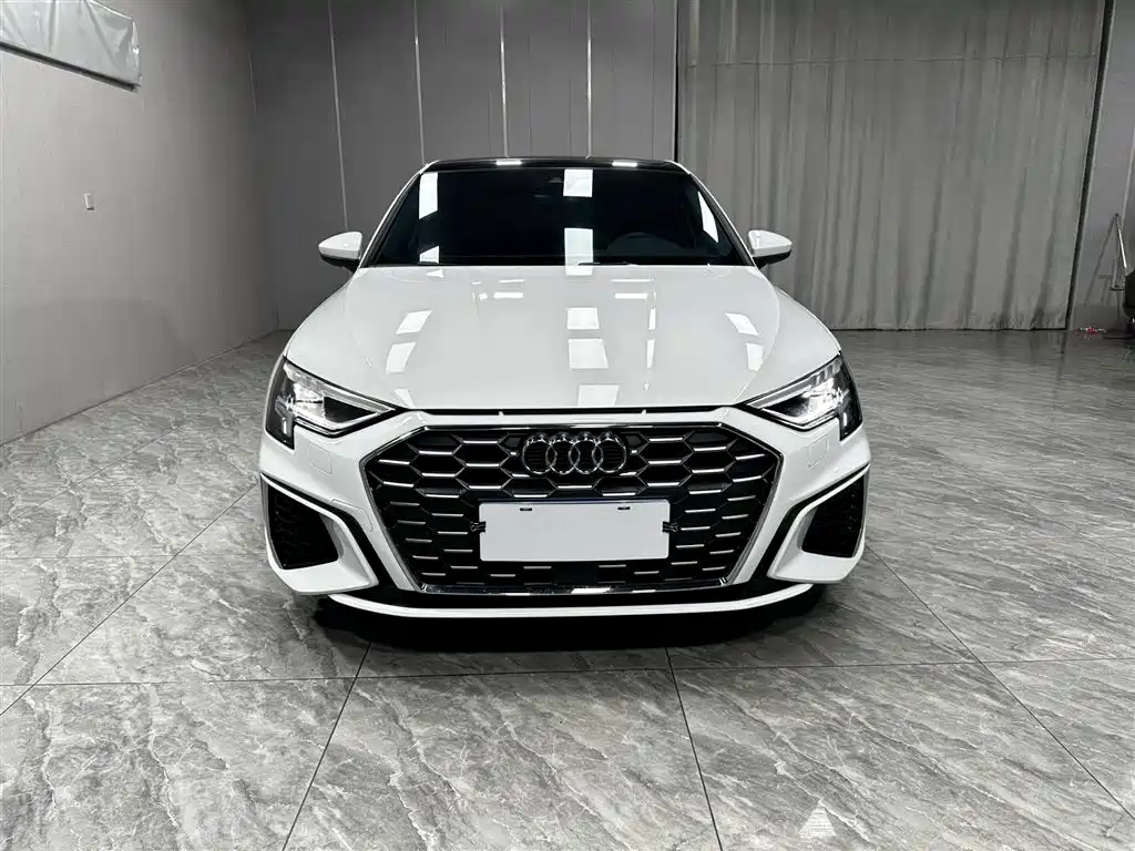 Audi A3 2023 Facelift Sportback 35 TFSI Luxury Sport фото 2