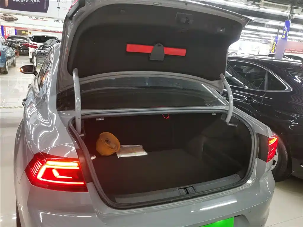 Volkswagen Magotan 2023 Model 2 Million Commemorative Edition 330TSI DSG Luxury фото 9