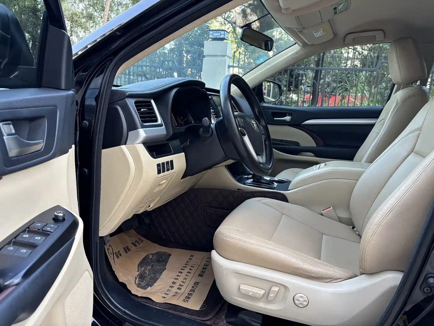 Toyota Highlander 2015 2.0T AWD Elite Edition 7-seater фото 9