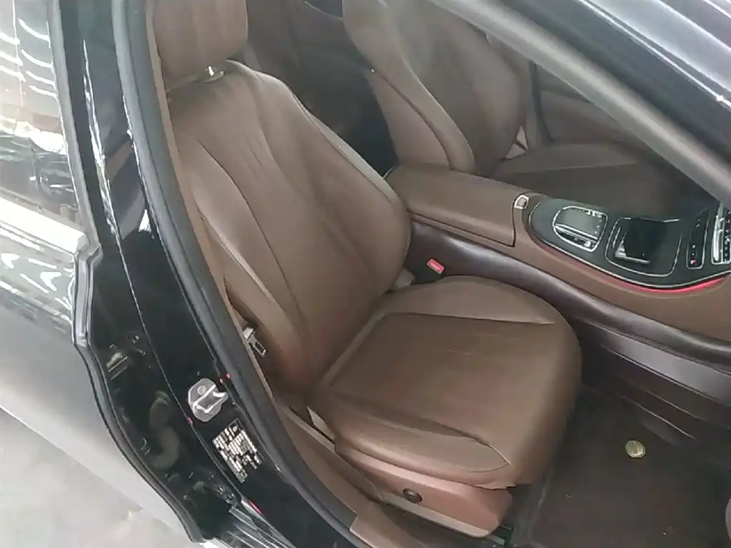 Mercedes-Benz E-Class New Energy 2022 Facelift III E 350 e L Plug-in Hybrid Sedan фото 24
