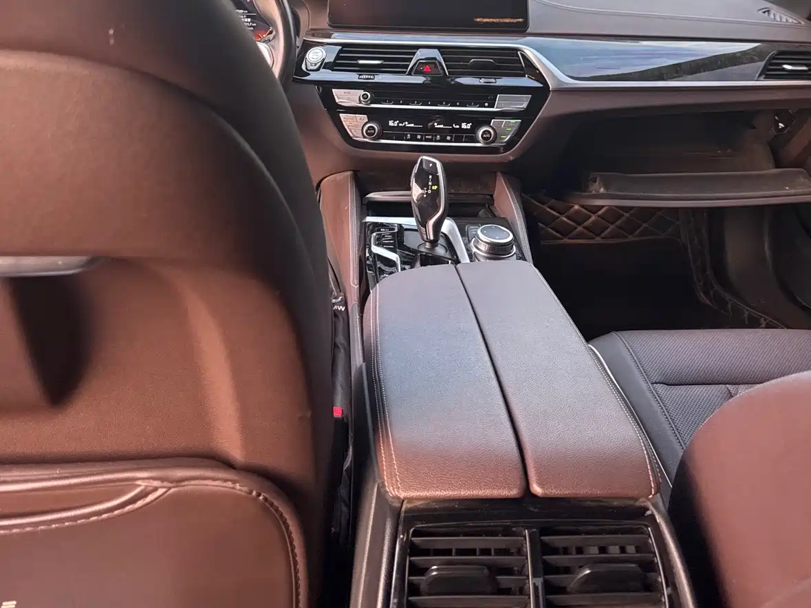 BMW 5 Series 2022 525Li M Sport Package фото 8