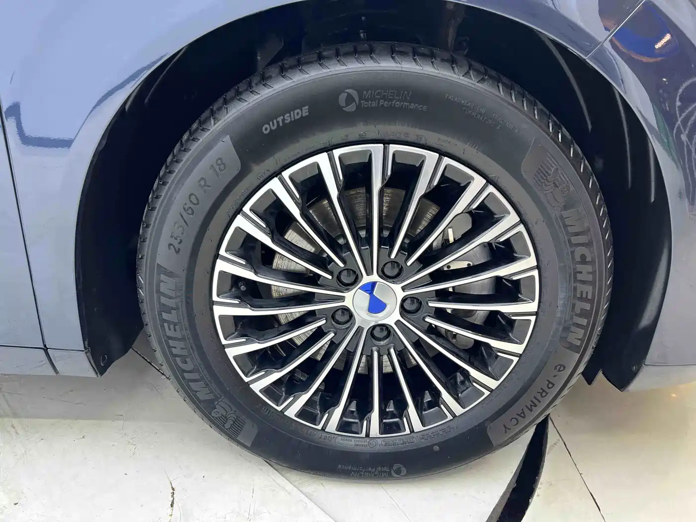 Denza D9 2022 DM-i 970 AWD Flagship фото 11