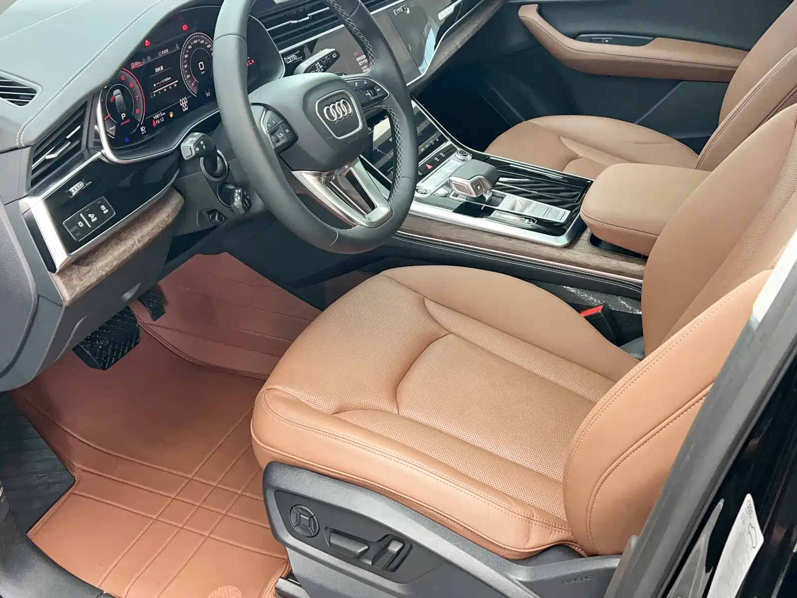 Фото 13 - Audi Q7