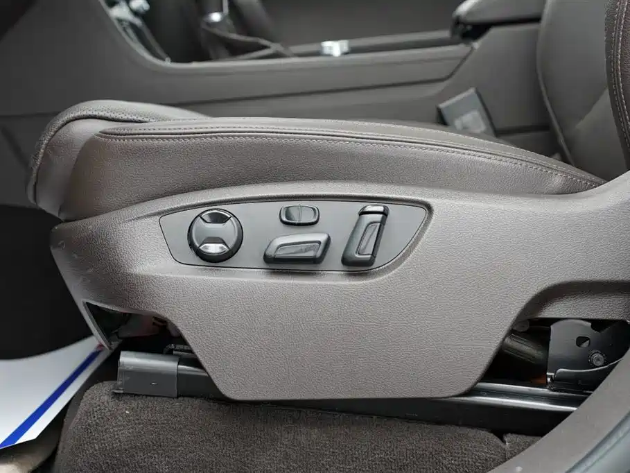 Volkswagen Touareg 2017 3.0TSI Explorer Edition фото 6