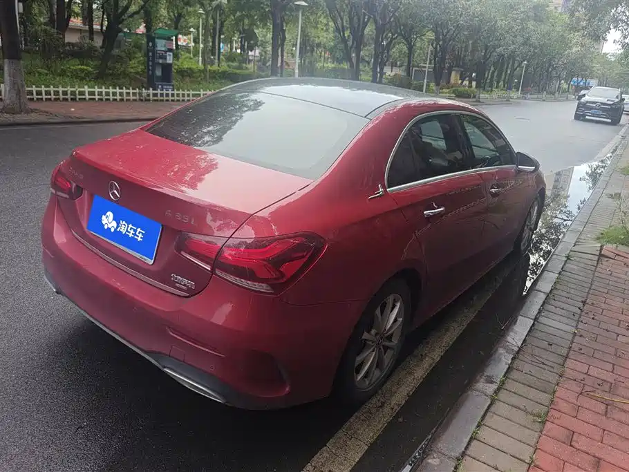 Mercedes-Benz A-Class 2019 Facelift A 200 L Sports Sedan фото 3