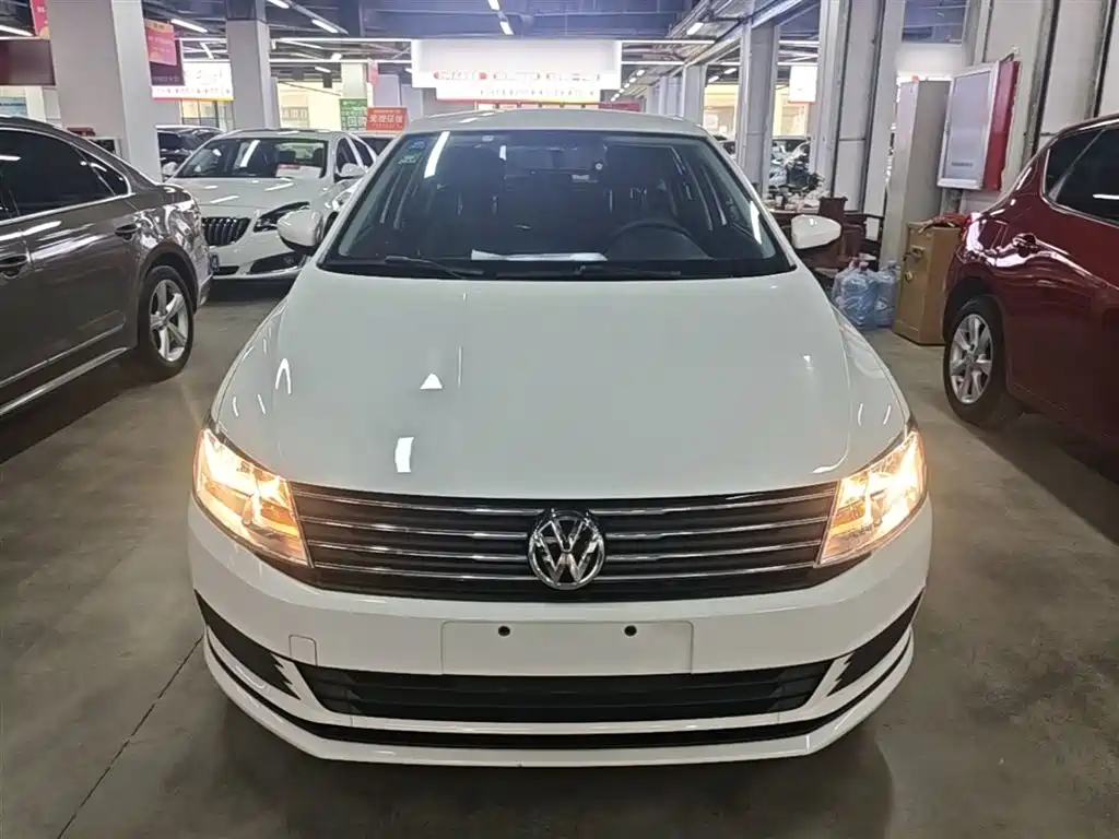 Volkswagen Lavida Tour 2015 1.6L Automatic Trend Edition фото 3