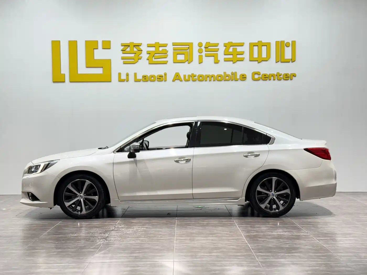 Subaru Legacy 2017 2.5i AWD Glory Edition фото 4