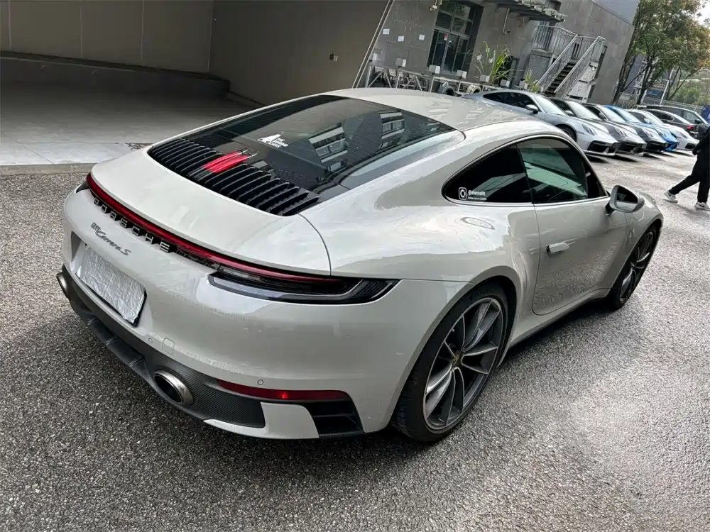PORSCHE 911