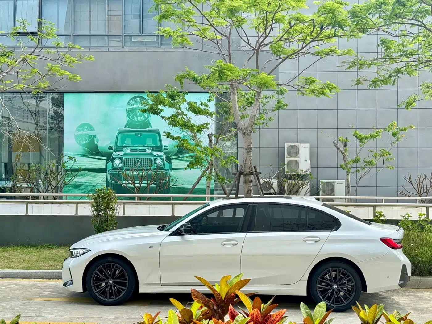 BMW 3 Series 2024 325Li M Sport Shadowline Package фото 15