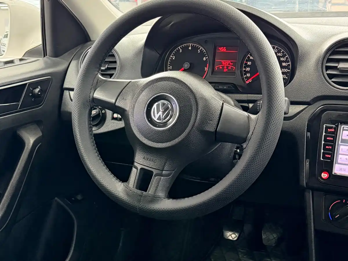 Volkswagen Jetta 2015 Quality Edition 1.4L Manual Fashion фото 15