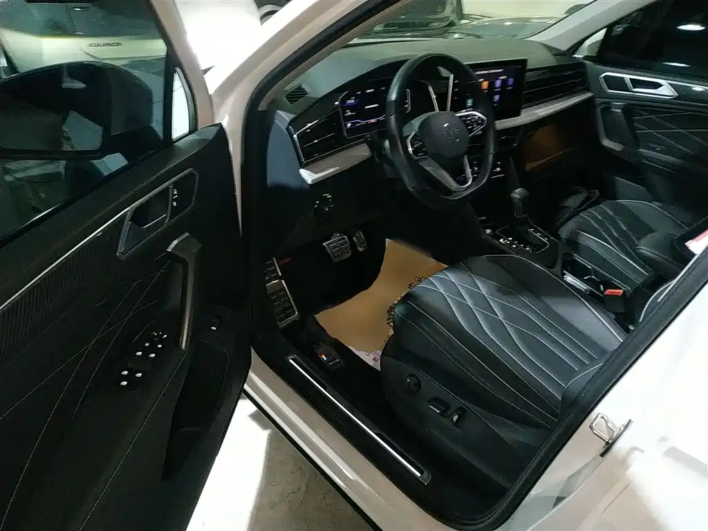 Volkswagen Tiguan L 2022 330TSI Auto 2WD R-Line Premium Edition фото 16
