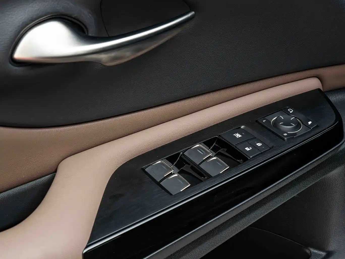 Lexus ES 2022 300h Ultimate Edition фото 19