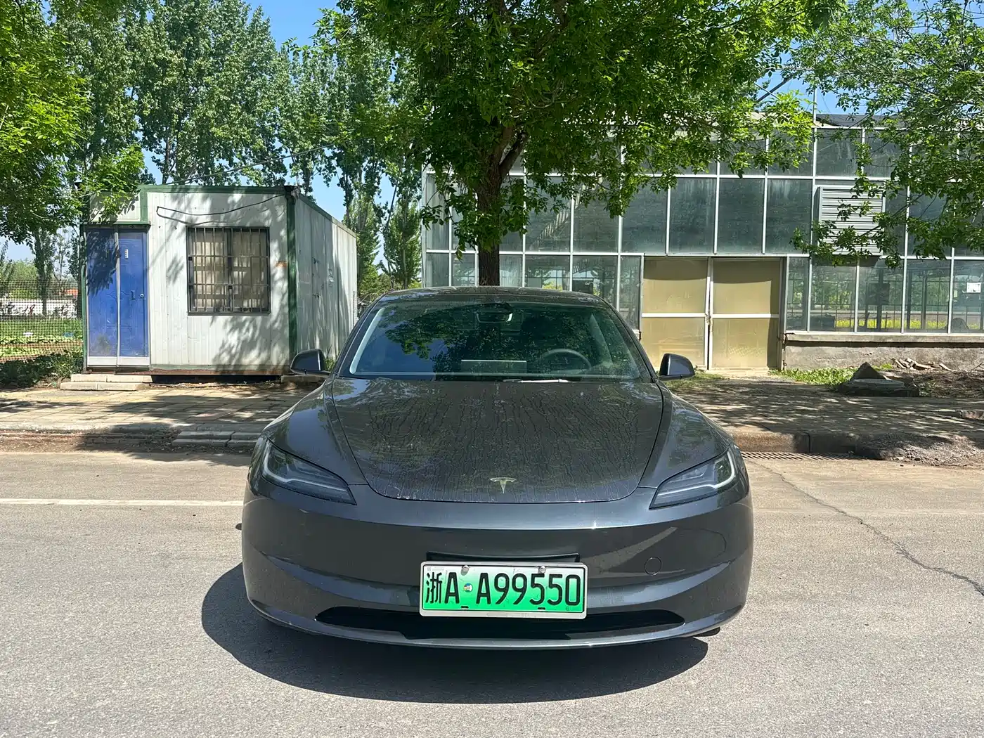 TESLA MODEL 3