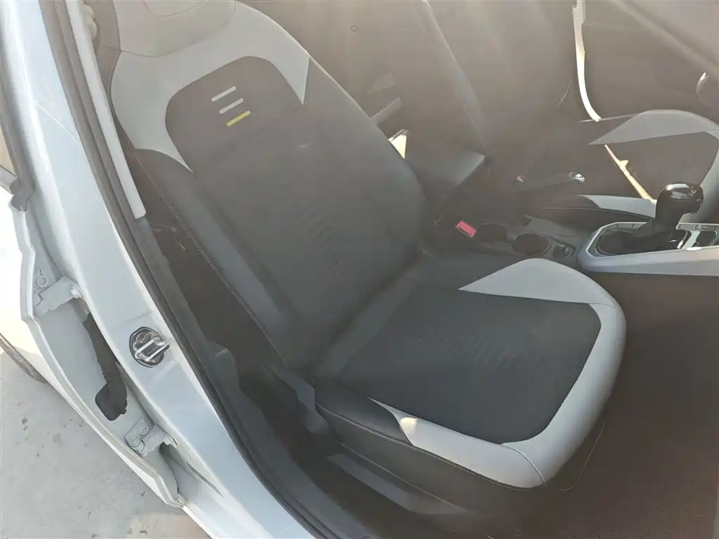 Volkswagen Polo 2019 Plus 1.5L Automatic Colorful Tech Edition фото 25