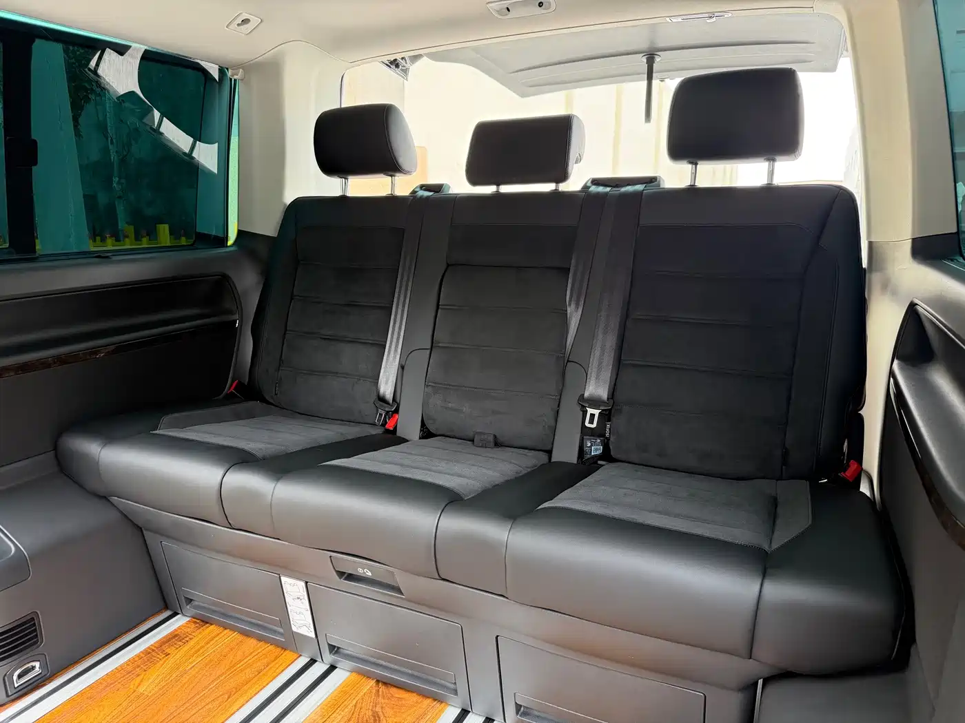 Volkswagen Multivan 2017 2018 2.0TSI 4WD Premium Edition 7-Seater