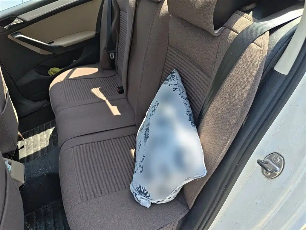 Volkswagen Jetta 2013 1.6L Automatic Comfort фото 14