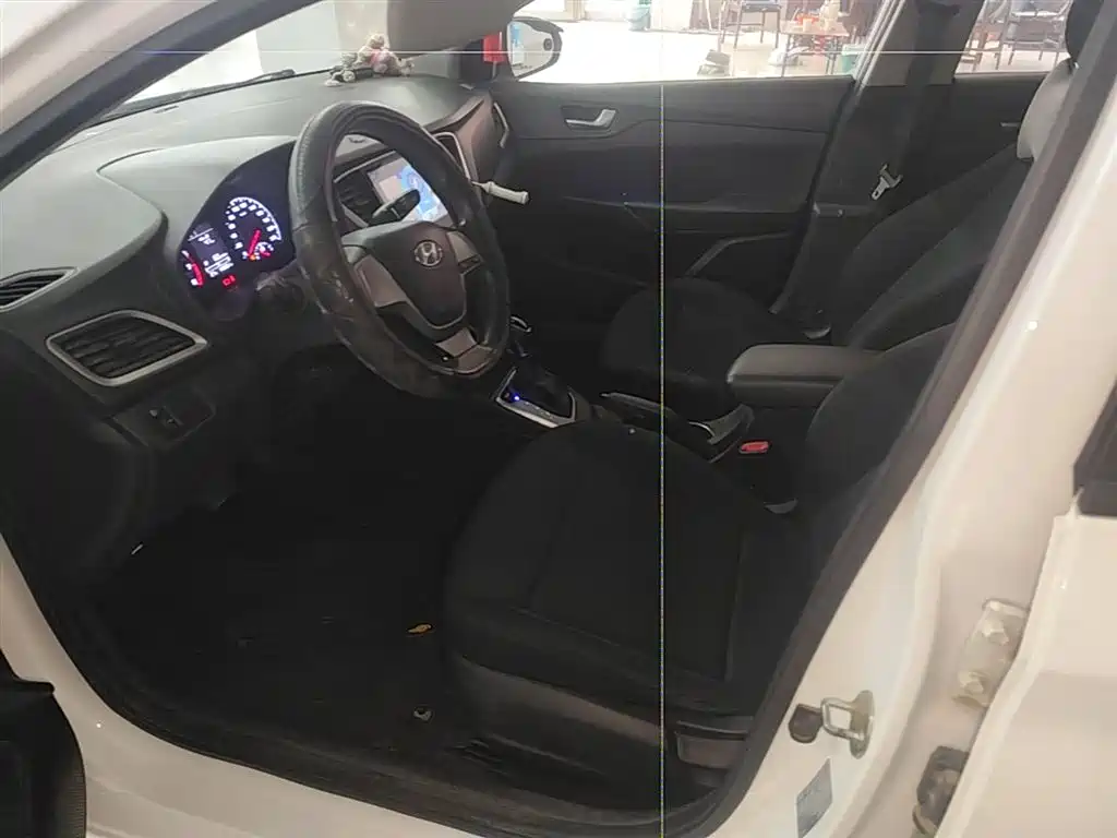 Hyundai Verna 2016 1.4L Automatic Cool Edition GLS фото 15