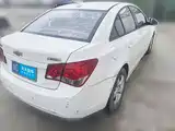 Photo 2 - Chevrolet Cruze