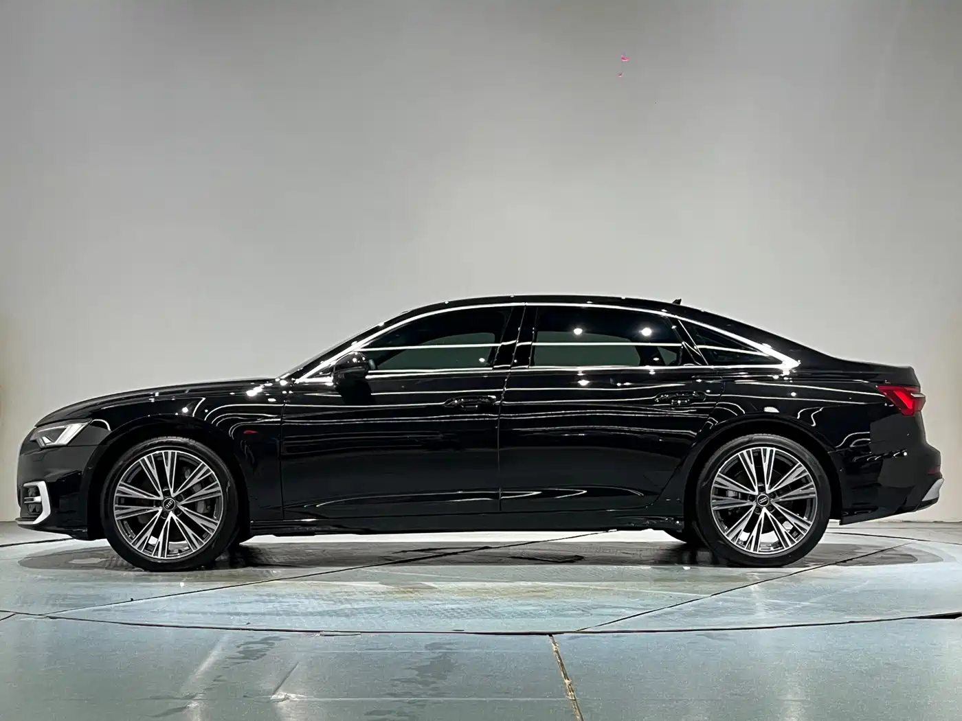 Audi A6L 2024 55 TFSI quattro Exclusive Dynamic фото 21