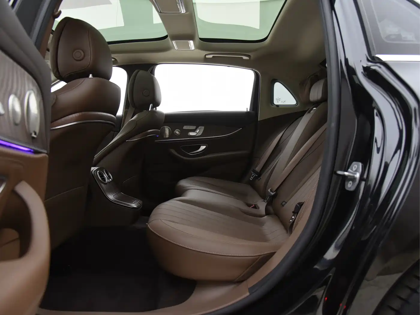 Mercedes-Benz E-Class 2022 Second Facelift E 300 L Luxury фото 9