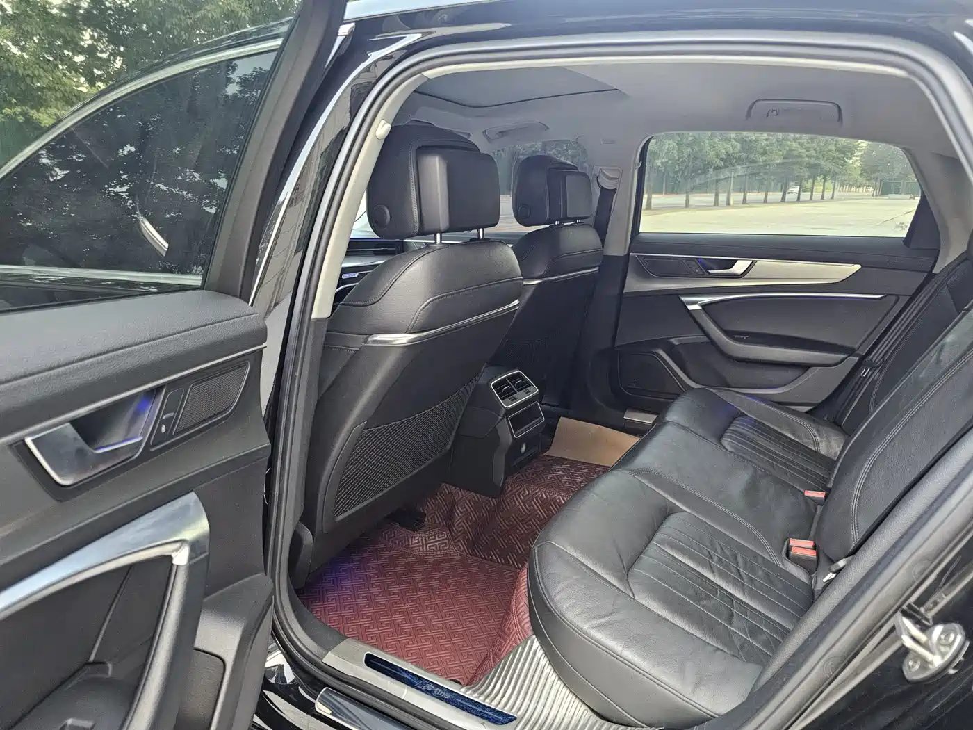 Фото 9 - Audi A6L