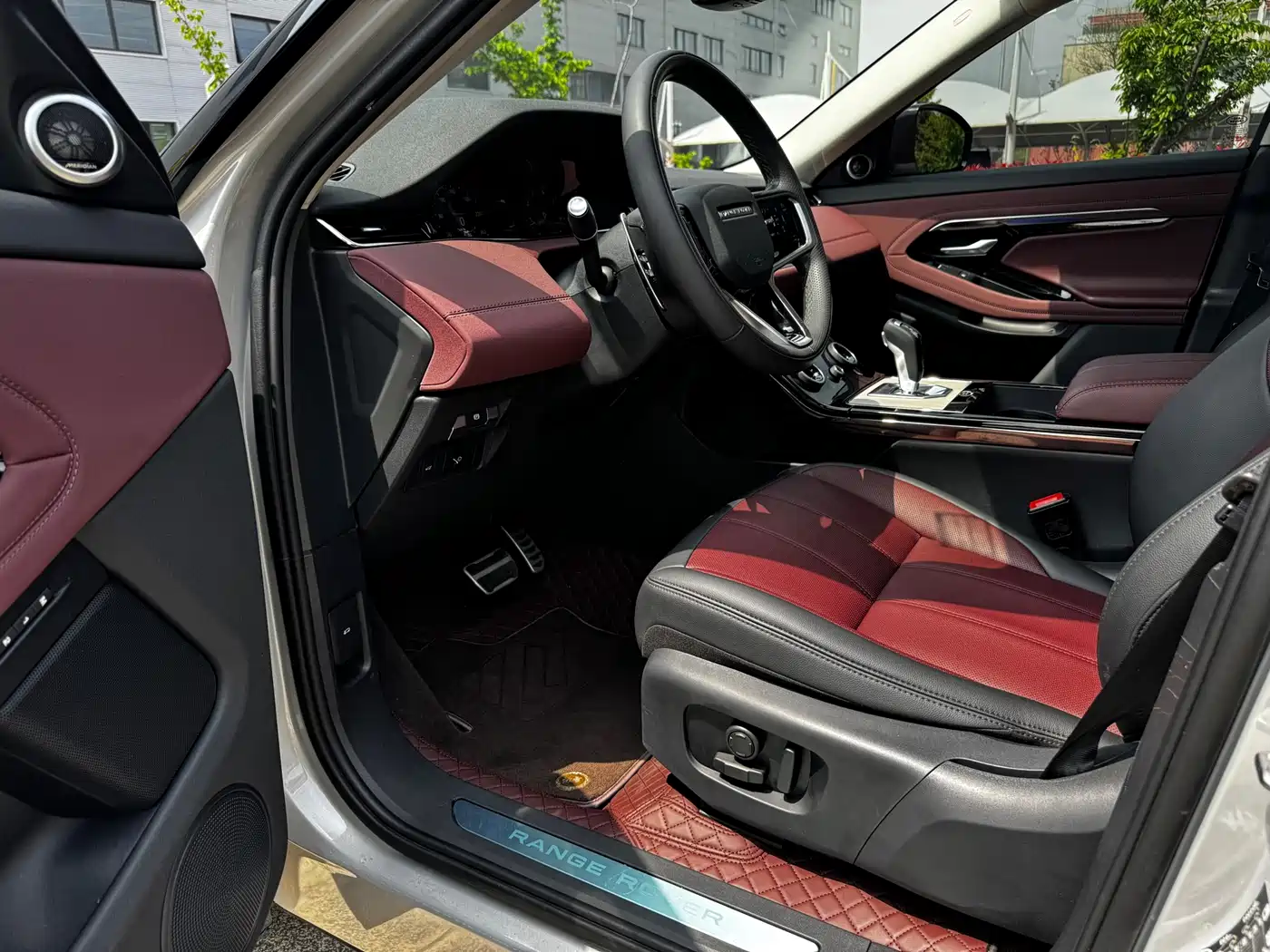 Land Rover Range Rover Evoque 2023 Range Rover Evoque L 249PS Luxury Edition фото 6