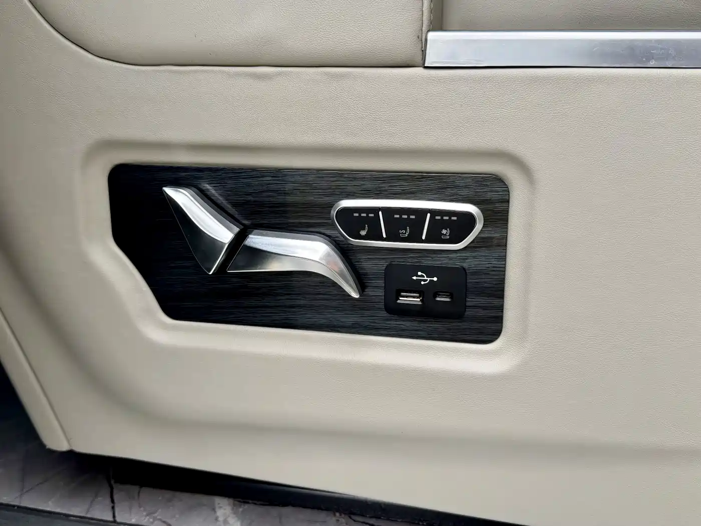 Mercedes-Benz Vito 2021 2.0T Business Edition 7-seater фото 25