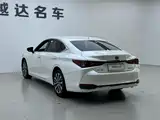 Фото 19 - Lexus ES