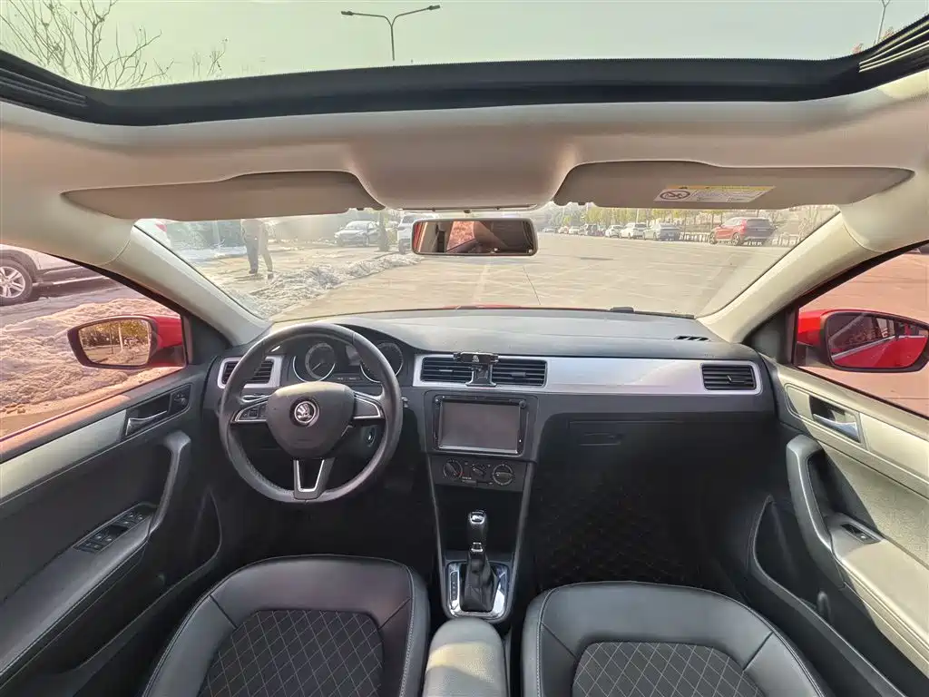Škoda Skoda Rapid Spaceback 2018 1.6L Automatic Comfort фото 13