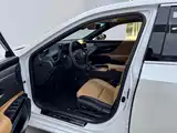 Фото 7 - Lexus ES