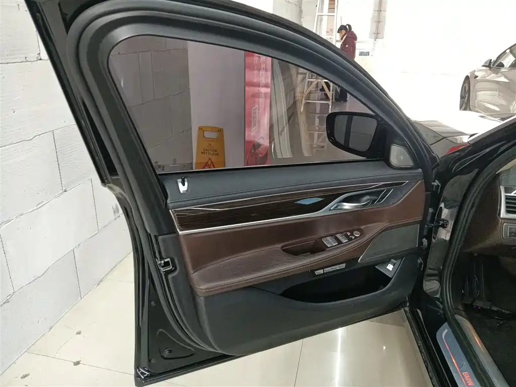 BMW 7 Series 2016 730Li Leading фото 18