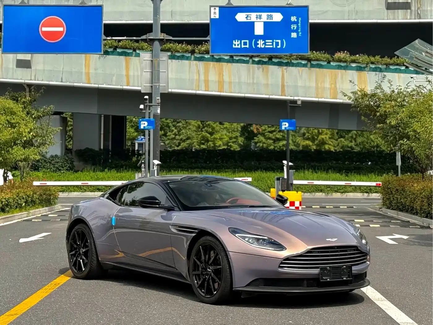 Aston Martin DB11 2022 2022 4.0T V8 Coupe
