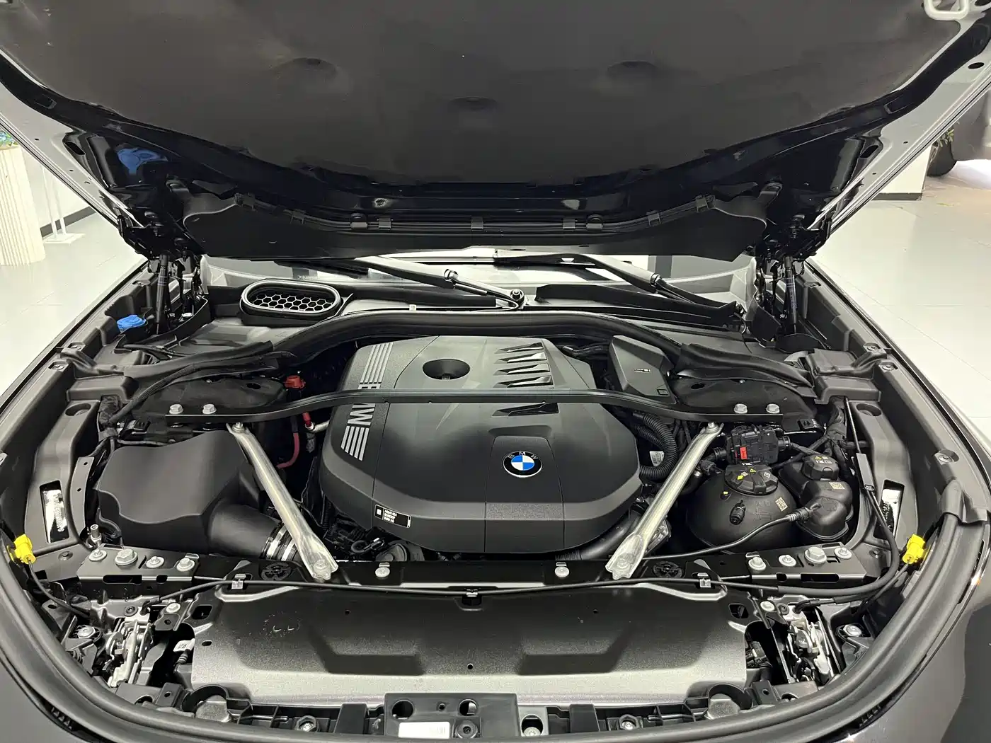 BMW 7 Series 2024 2023 Model 735Li M Sport Package